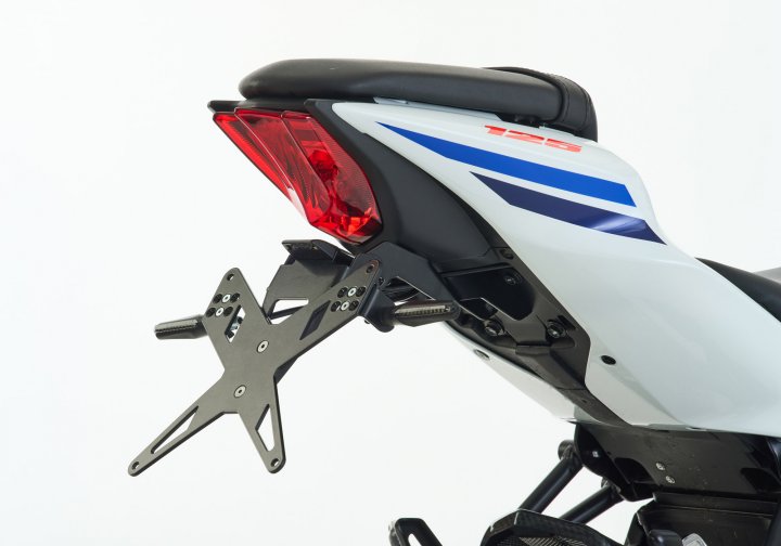 PROTECH Kennzeichenhalterset inkl. Reflektor und Kennzeichenbeleuchtung für GSX-R 125 WDL0 für GSX