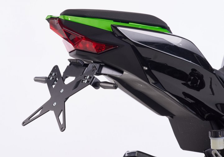 PROTECH Kennzeichenhalterset inkl. Reflektor und Kennzeichenbeleuchtung für ZX-4R/SE/RR ZX400P für